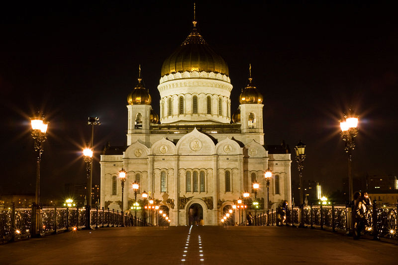 Храм Христа Спасителя. Ночной вид с Патриаршего моста. Фото: Википедия